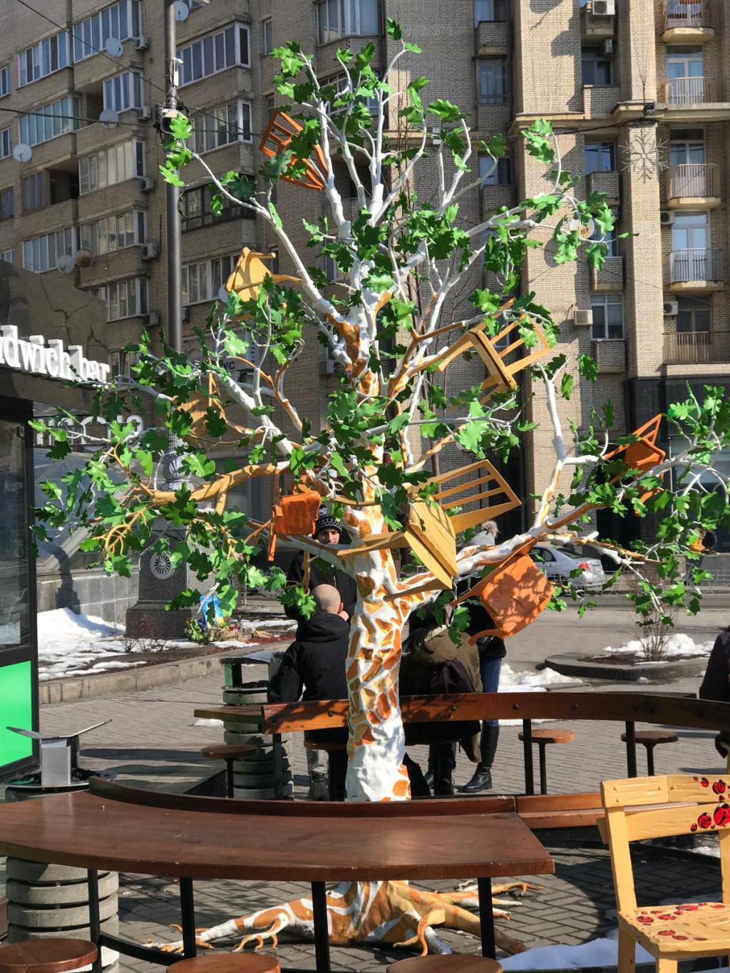 Native or Foreigner: To Feel at&nbsp;Home